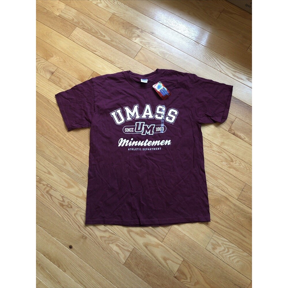 UMass Minutemen Athletic Dept. Maroon Large NWT